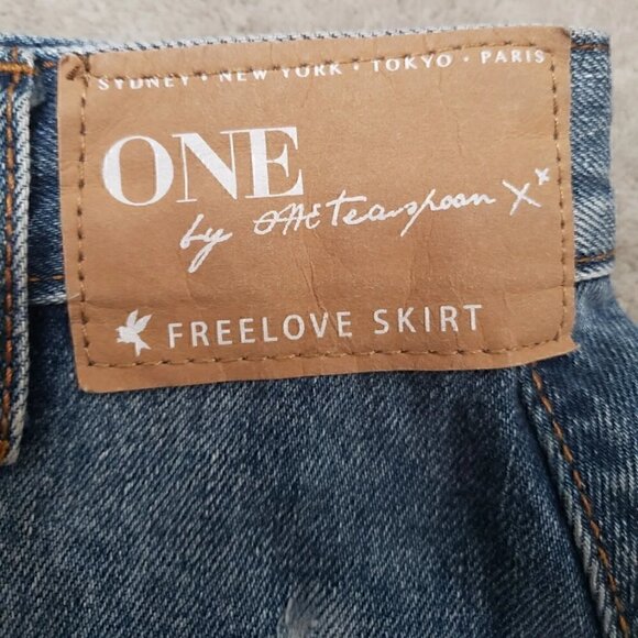 SUPER FLATTERING One Teaspoon Freelove Distressed Denim Pencil Skirt | High Wais - Picture 6 of 10